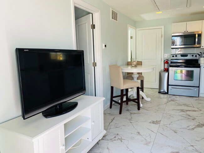 Photo - 749 1st St Unit Rear Cottage