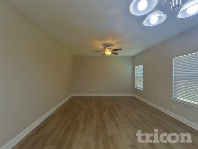Photo - 1013 Eldon Ln
