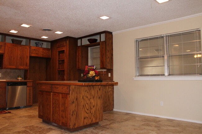 Photo - PRE-LEASING For August! 4 Bedroom/ 2 Bath Updated house close to TTU and LCU