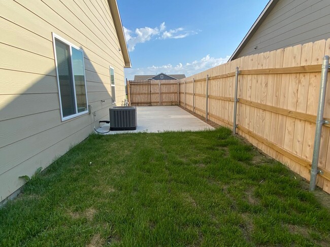 Photo - 427 S Longbranch Dr