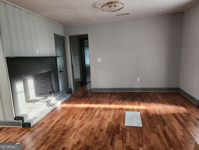 1285 Dallas Hwy