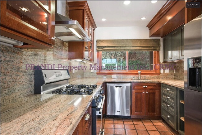 Photo - Upgraded Townhouse with Spectacular Views ...