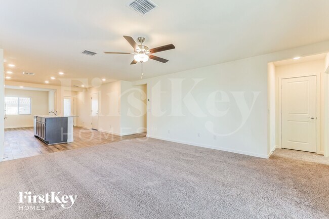 Photo - 1067 W 20th St