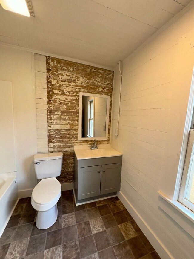 Photo - 401 Madison Ave NW