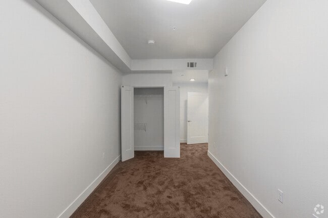 2BR, 1BA - 840SF