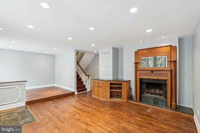 Photo - 2028 Arch St