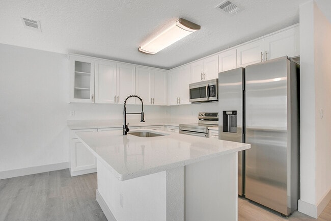 Building Photo - 1217 W 6th St