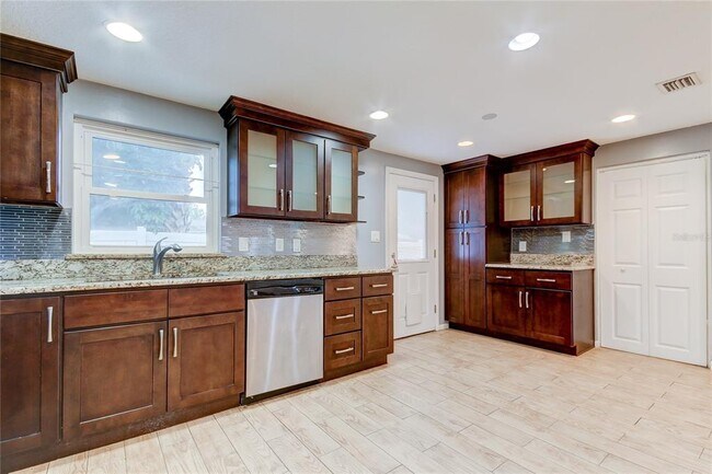 Photo - 2925 W Tyson Ave