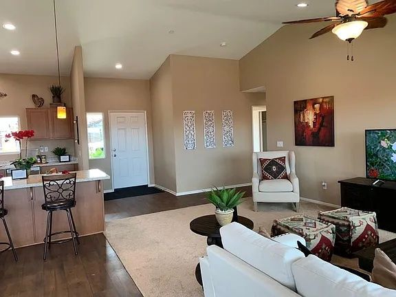 265 W Playa Del Carmen Dr