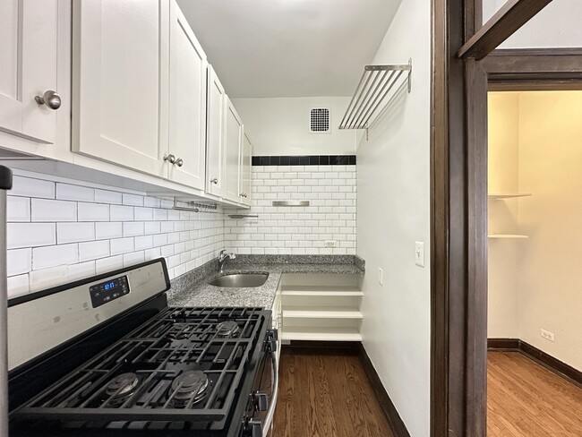 Photo - 1367 E 53rd St Unit 312