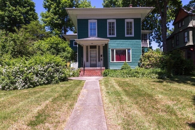 314 w clinton st Unit 2ndUpper