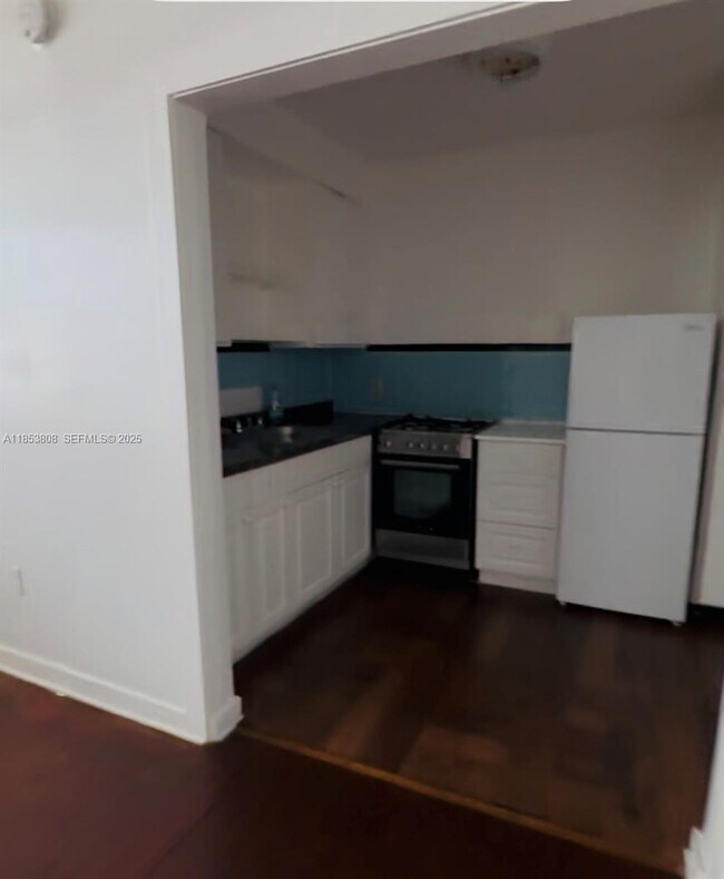 Building Photo - 1611 Pennsylvania Ave Unit 6