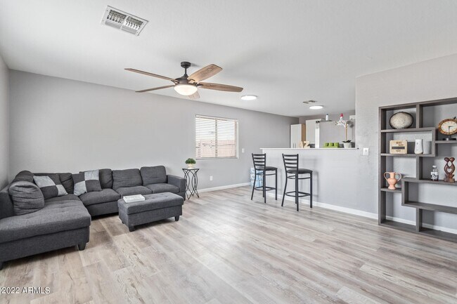 Photo - 2437 E Jones Ave