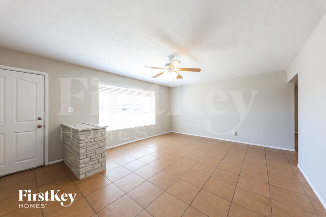 Photo - 5702 N 19th Dr