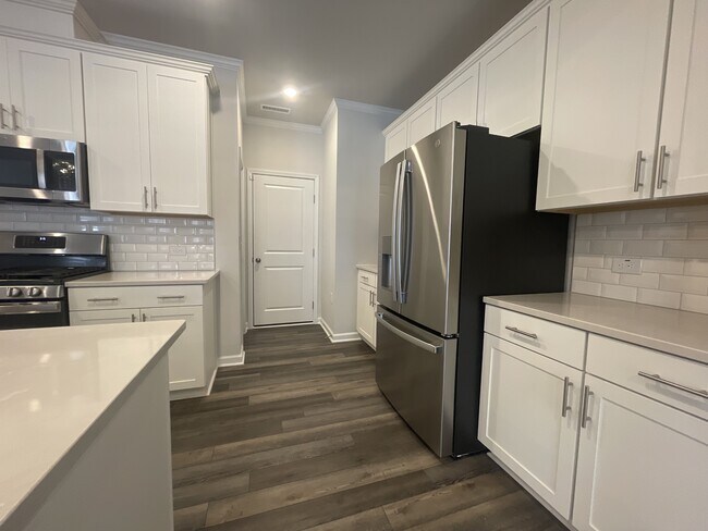 Photo - 5003 Fir Tree Ln