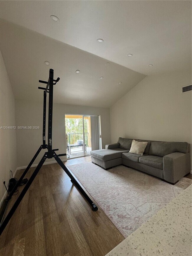 733 Riverside Dr Unit 1236