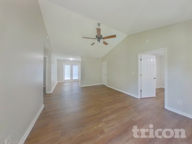 Photo - 113 E Panther Creek Rd