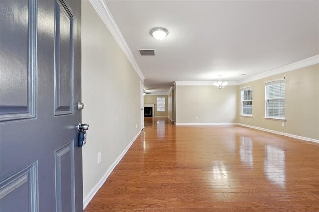 Photo - 3050 Centerglen Ln