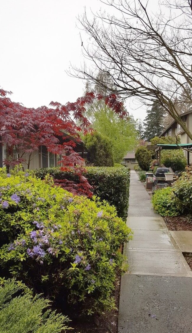 Castillian Apartments - Portland Oregon - Castillian Townhomes