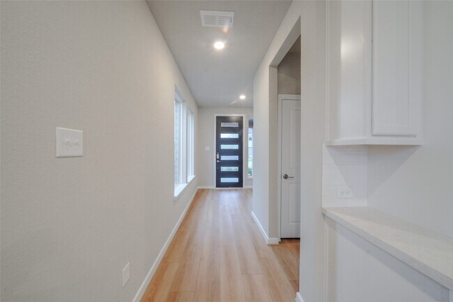 Photo - 21859 Fitzroy Mnr Ln