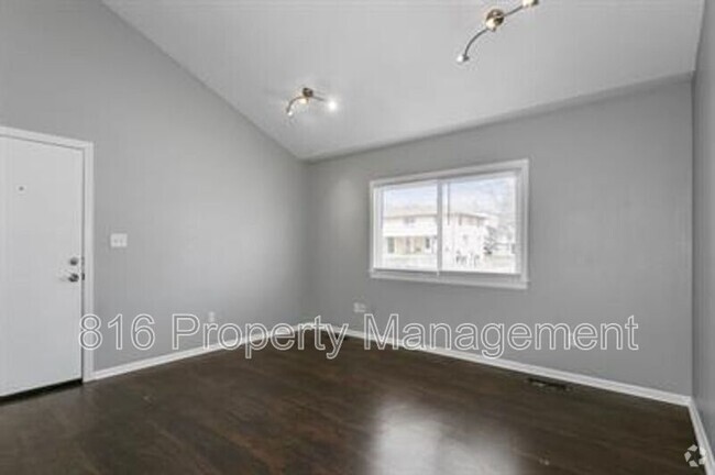 Building Photo - 1229 W Hayward Ave Unit B Rental