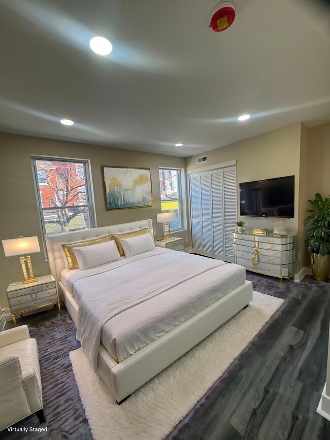 Photo - 459 E High St