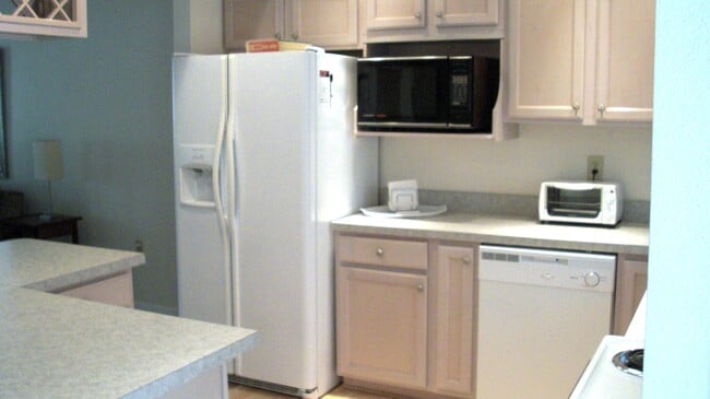 Kitchen - 110 N Tampania Ave