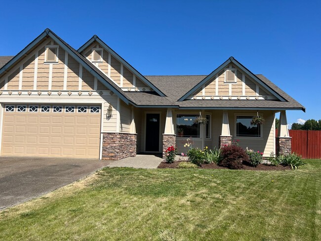 Building Photo - Modern 3 Bedroom Home