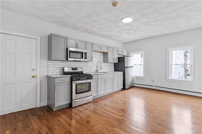 Photo - 418-418 Admiral St Apartment Unit 2F
