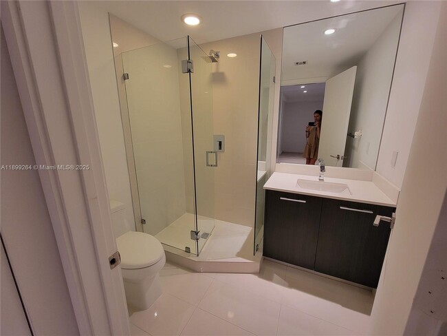 Photo - 45 SW 9th St Unidad 3404