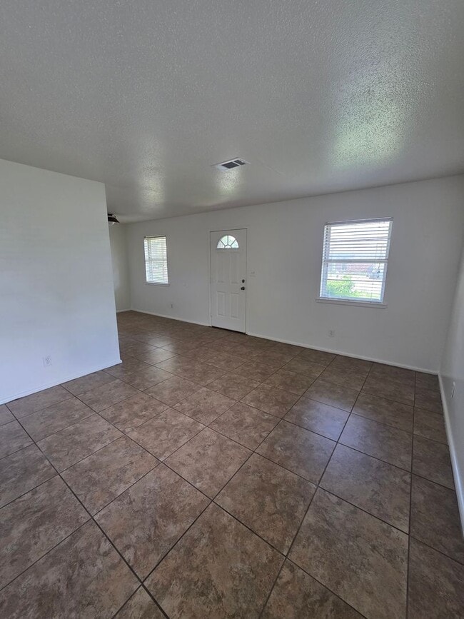 Photo - 111 Yelco Dr