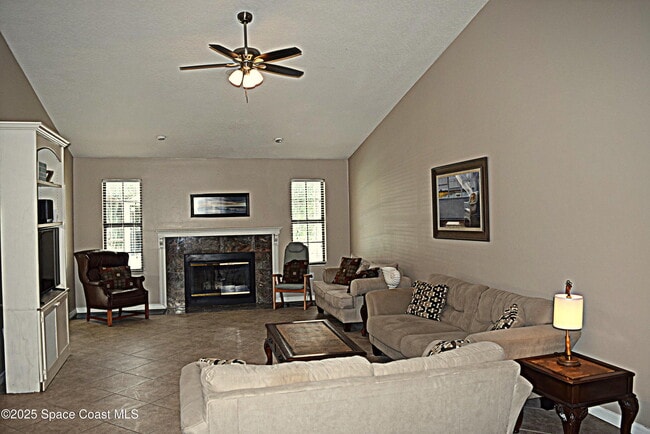 Photo - 285 Utopia Cir