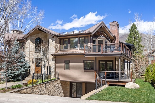 Building Photo - 1006 E Hyman Ave