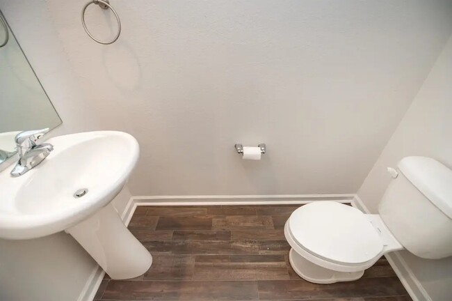 Photo - 2228 Southlea Dr