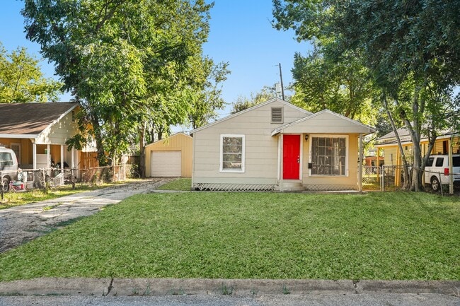 Photo - 203 W Hart Ave