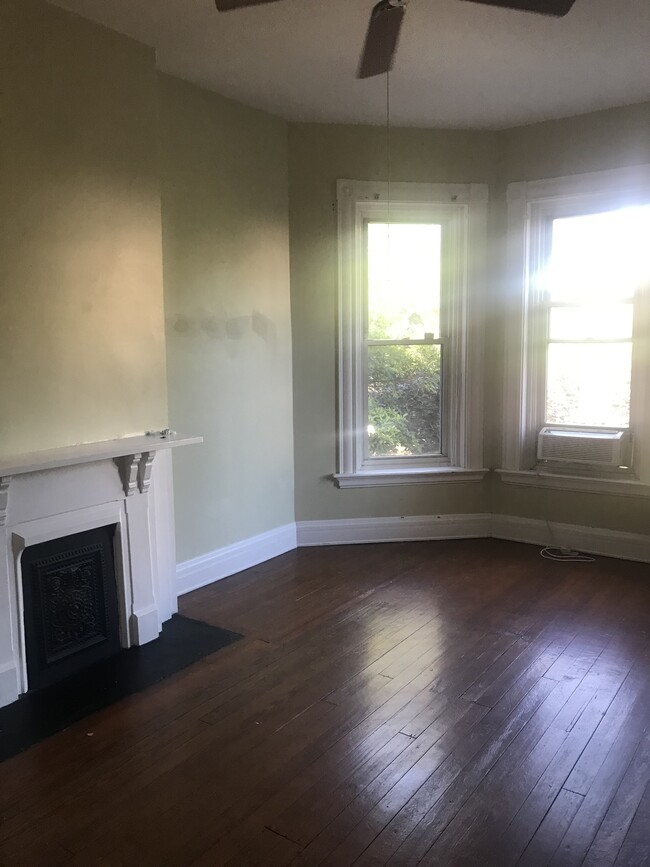 Photo - 605 Greenup St Unit 2