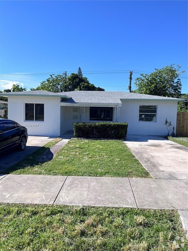Building Photo - 4011 SW 27th St Unit B Rental