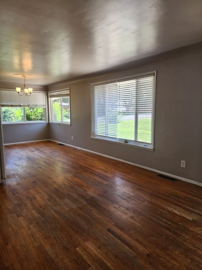 Photo - Long Realty & Property Management - 3 Bedr...