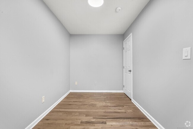 Building Photo - 543 Woodward Ave Unit 5 Rental