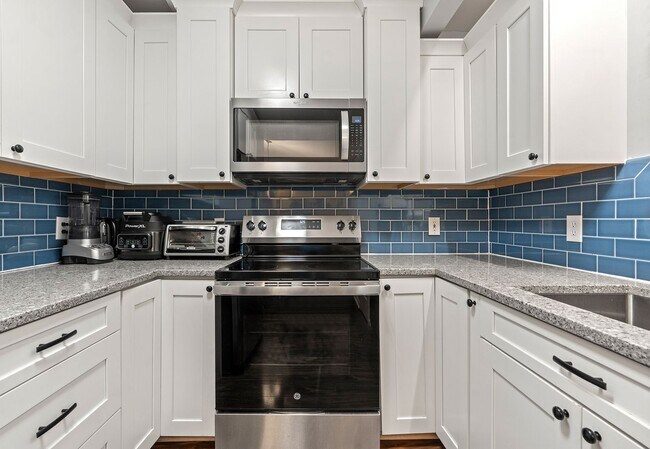 Photo - 3 Bedroom 2 Bath Chapel Hill Home - Available in early August! Near Southern Village