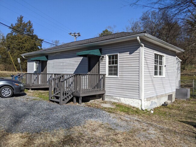 Photo - 900 Carline Rd Unit Apt B