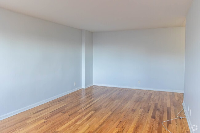 1BR, 1BA - 1,000SF - Living Area - 243 South Harrison Street Apartments