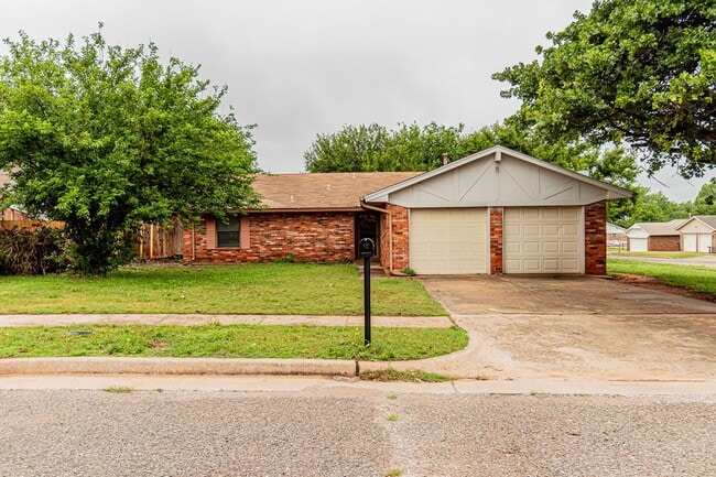 Building Photo - 3 Bed 2 Bath in OKC!