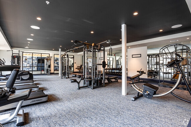1BR, 1BA - 661 SF