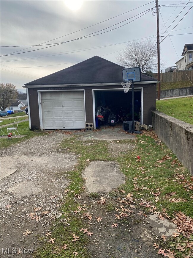 Photo - 101 W 39th St