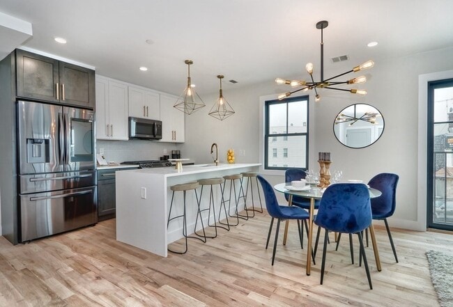 Building Photo - 74 Brooks St Unit 3