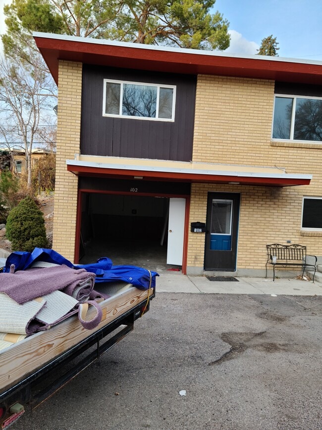 Building Photo - 102 Stanford Ave
