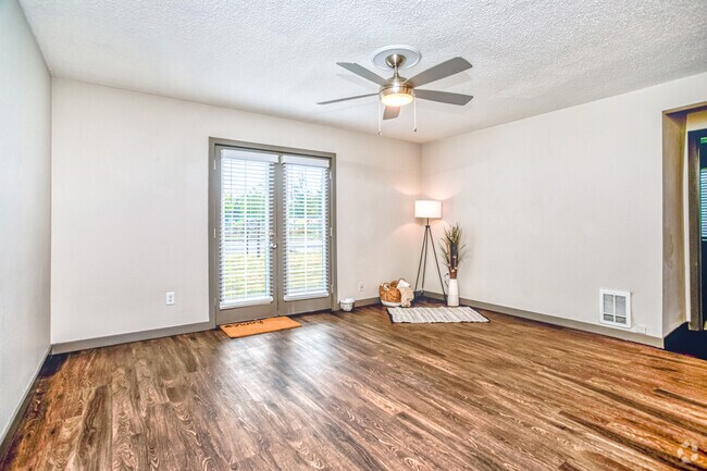 1BR, 1BA - 640SF