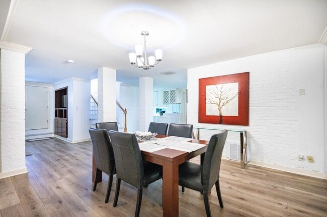 Photo - 1305 Vernon St