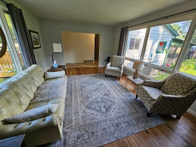 733 W Leather Ave